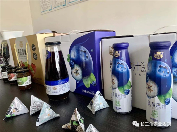 為了幫助園區(qū)的提檔升級(jí)，南京市農(nóng)業(yè)農(nóng)村局特委托中農(nóng)富通編制《南京市農(nóng)業(yè)園區(qū)發(fā)展研究報(bào)告》，以期從產(chǎn)業(yè)發(fā)展路徑、園區(qū)發(fā)展模式、保障措施等多維度為南京市農(nóng)業(yè)園區(qū)未來三年的發(fā)展做統(tǒng)籌謀劃。 8月19日，中農(nóng)(圖18)