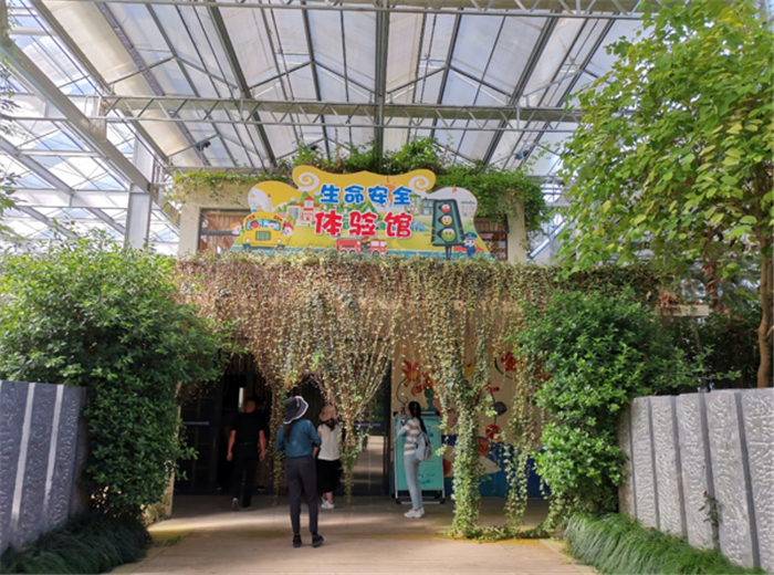 9月3日，中農富通調研組兵分兩路對南京高淳區武家嘴現代農業產業示范園區和棲霞區龍潭現代農業產業示范園區的調研工作。(圖13)